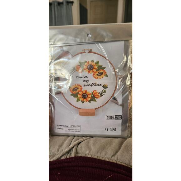 Flower Embroidery Kit DIY Hanging Decorations 2-Pack - Picture 4 of 4